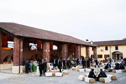 Cascina immersa nella campagna lodigiana