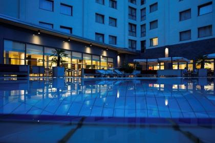 Hotel con piscina e parco in zona Linate
