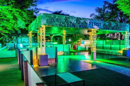 Club esclusivo con vista