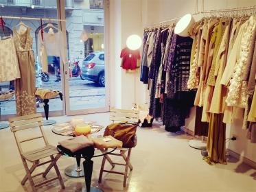 Piccolo temporary in Brera con vetrina