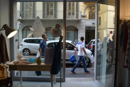Piccolo temporary in Brera con vetrina