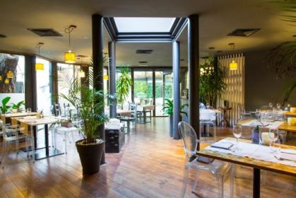 Locale con giardino interno