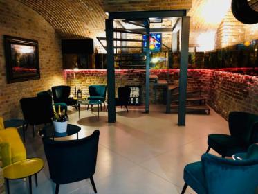 Locale con sala privata in centro