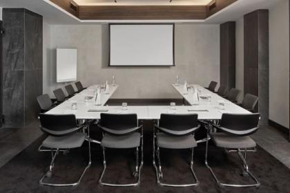 Futuristico hotel con terrazza in Centrale