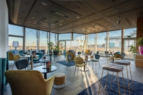 Hotel con sale meeting e rooftop panoramico
