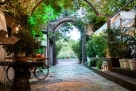 Antico convento con giardino