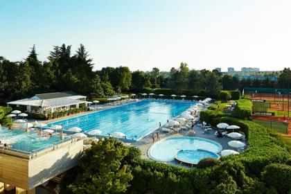 Location Pool Party