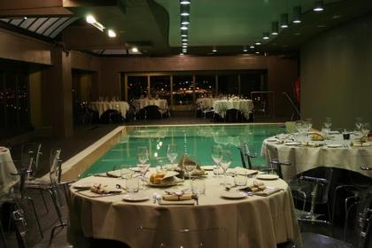 Hotel con vista con piscina