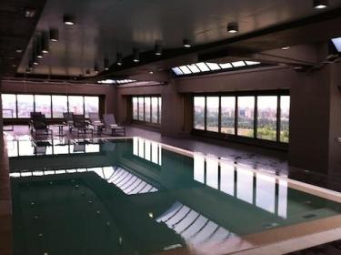 Hotel con vista con piscina