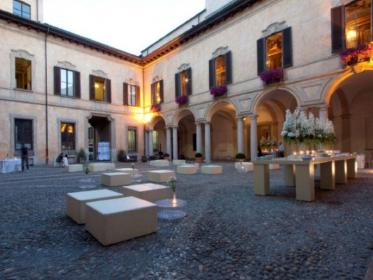Palazzo Storico Affrescato in Cordusio