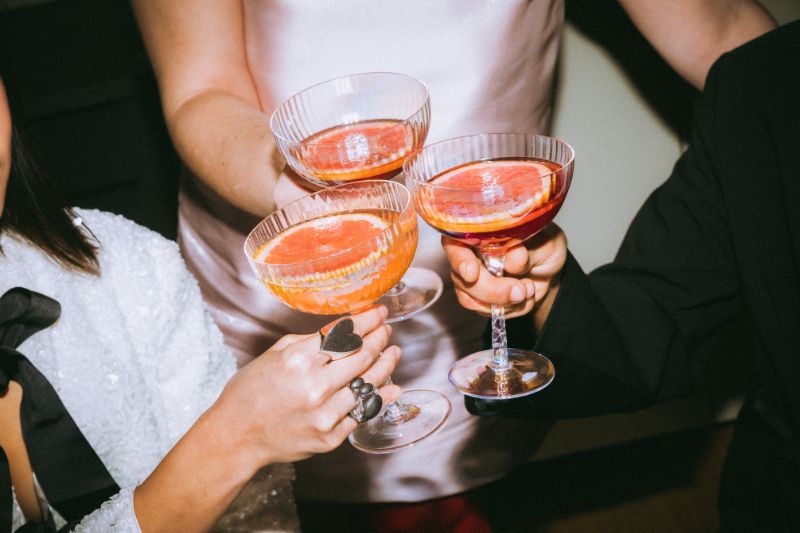 Come organizzare un aperitivo aziendale di successo: idee e suggerimenti