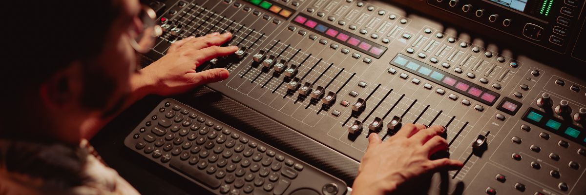 Service audio video